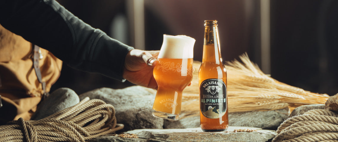 DE: flasche valaisanne alpiniste bier berg FR: bouteille valaisanne alpiniste biere montagne IT: bottiglia valaisanne alpiniste birra montagna