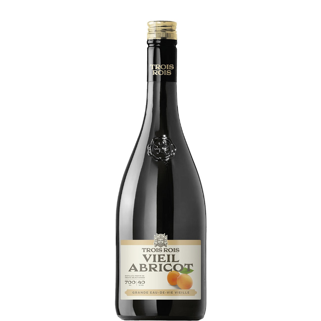 DE: Trois Rois Vieil Abricot – edler Aprikosenschnaps in dunkler Glasflasche mit goldener Kapsel und beiger Etikette, stilvolle Fruchtabbildung vor weißem Hintergrund.
FR: Trois Rois Vieil Abricot – eau-de-vie d’abricot noble en bouteille foncée avec capsule dorée et étiquette beige illustrée d’abricots sur fond blanc.
IT: Trois Rois Vieil Abricot – distillato di albicocca pregiato in bottiglia scura con capsula dorata ed etichetta beige con immagine di albicocche su sfondo bianco.