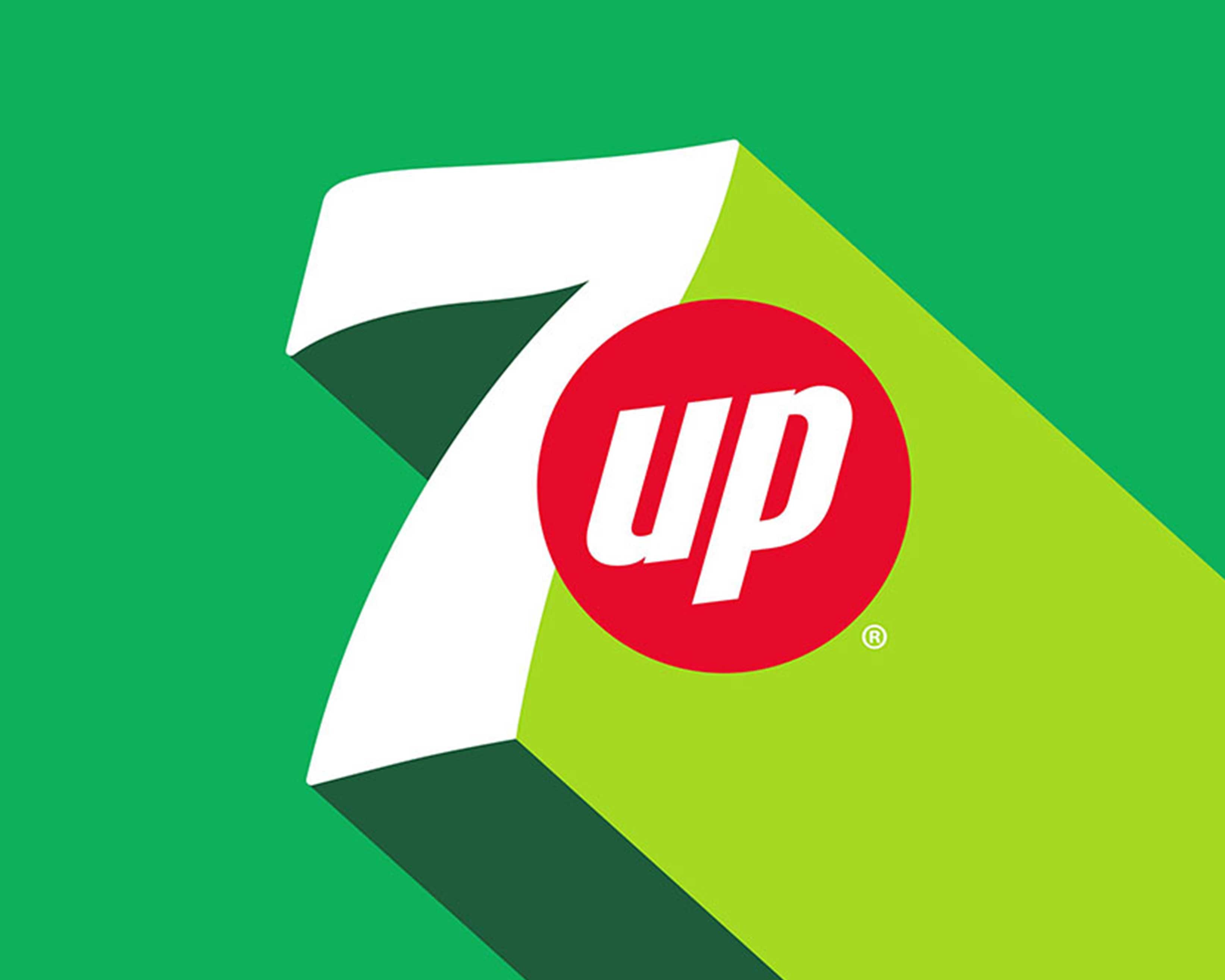 7UP Softdrink, zitronig, limettig, spritzig, international bekannt, erfrischend, Logo vor neutralem Hintergrund.