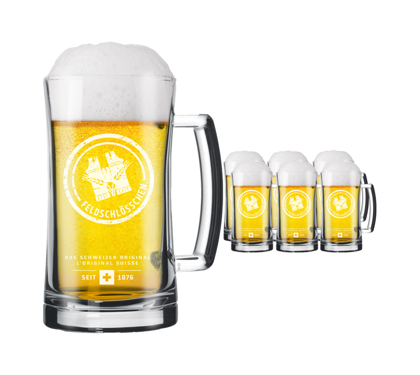 DE: Feldschloesschen Masskrug mit 100 cl Bier und Schaum, daneben mehrere Krüge im Hintergrund, vor neutralem Hintergrund

FR: Chope Feldschloesschen de 100 cl remplie de bière avec mousse, plusieurs chopes à l’arrière-plan, sur fond neutre

IT: Boccale Feldschloesschen da 100 cl pieno di birra con schiuma, diversi boccali sullo sfondo, su sfondo neutro
