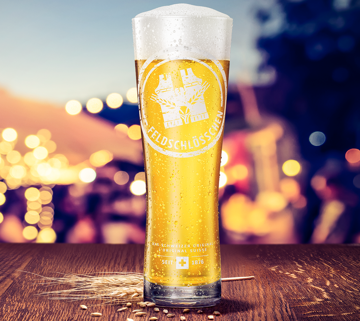 Feldschloesschen Original Bier im hohen Glas mit Schaum – Schweizer Bier, Lagerbier, Feldschloesschen Original, frisches Bier, Bierglas