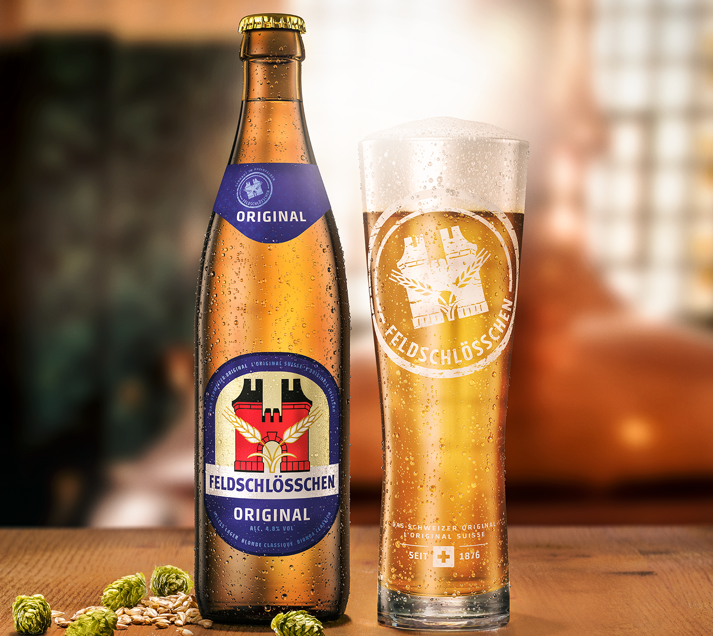 Feldschloesschen Original Bierflasche 50cl mit gefuelltem Bierglas – Schweizer Bier, Lagerbier, Feldschloesschen Original, Bierglas, frisches Bier
