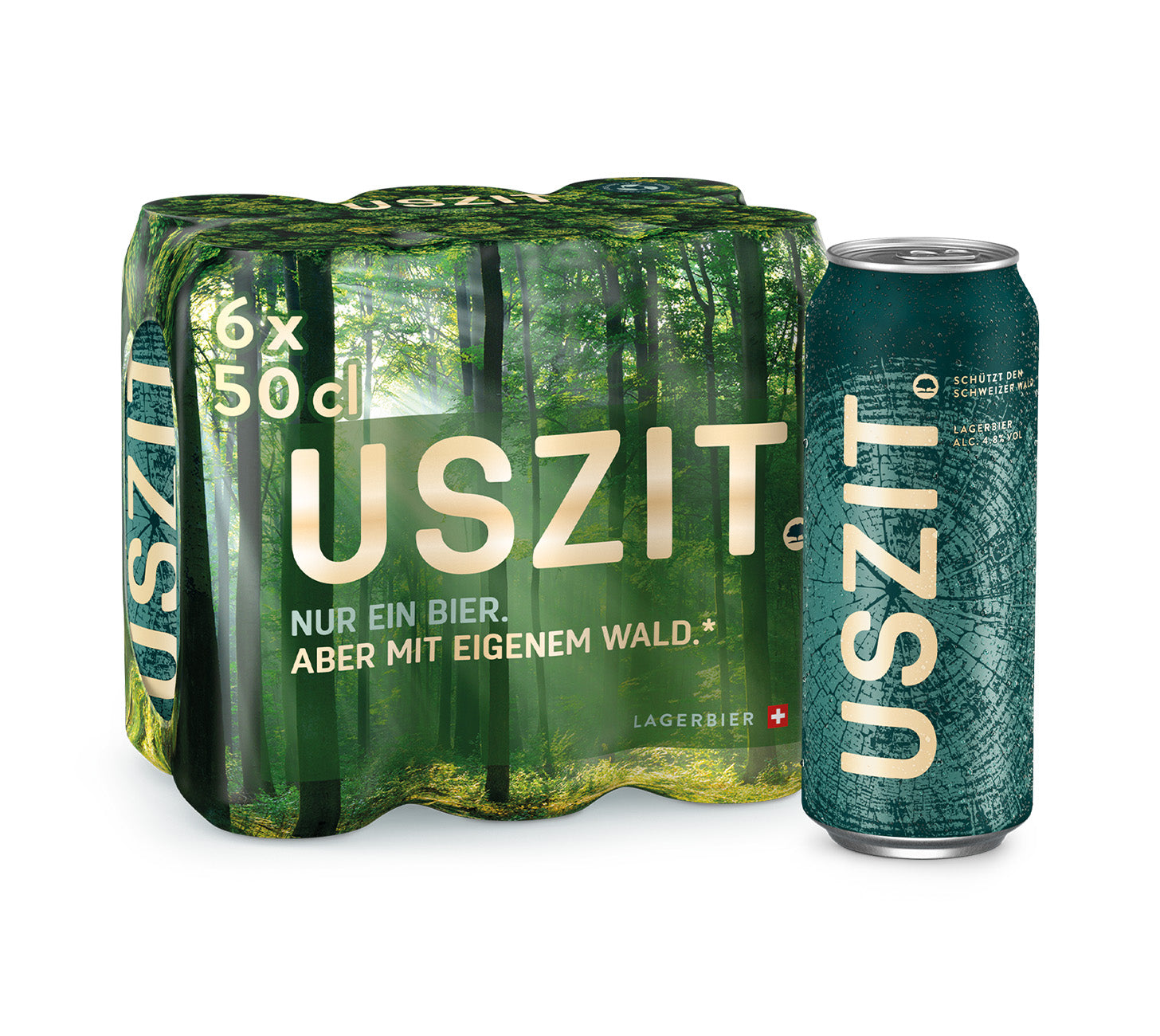 DE: USZIT Lager Bier 6x50cl im Schrumpffolie-Pack mit Waldmotiv, vor neutralem Hintergrund.
FR: USZIT bière lager 6x50cl en pack filmé avec motif forêt, sur fond neutre.
IT: USZIT birra lager 6x50cl in confezione termoretraibile con grafica foresta, su sfondo neutro.